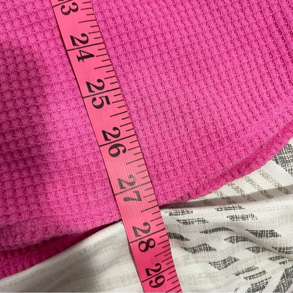 *SOLD* Aerie Women’s Pink Waffle Knit Lumber Jane Top M Long Sleeve oversized - Picture 9 of 10